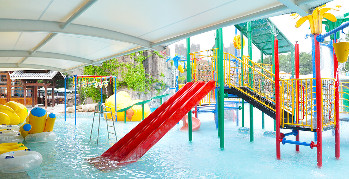 Contains fun area, slides, water curtain, etc. Suitable for children under 6 years old.